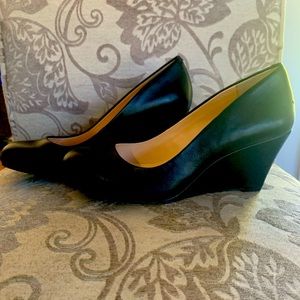Jessica Simpson black wedge shoe